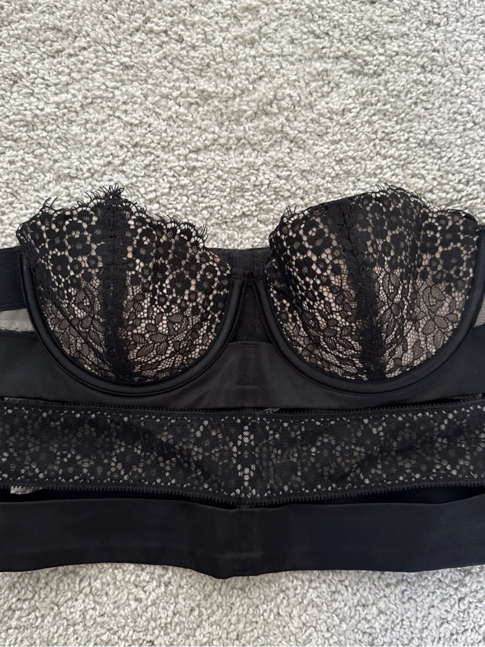 Victoria's Secret Very Sexy Balconette Lace Satin Strap Top‎ Size 32C